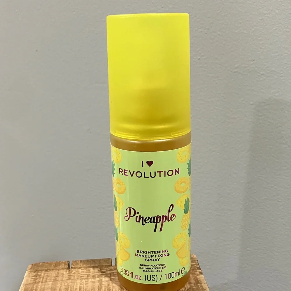 Revolution Pineapple Brightening Makeup Fixing Spray
